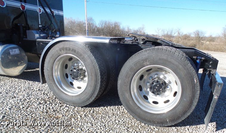 image for item DL0797 2005 Peterbilt 379  semi truck