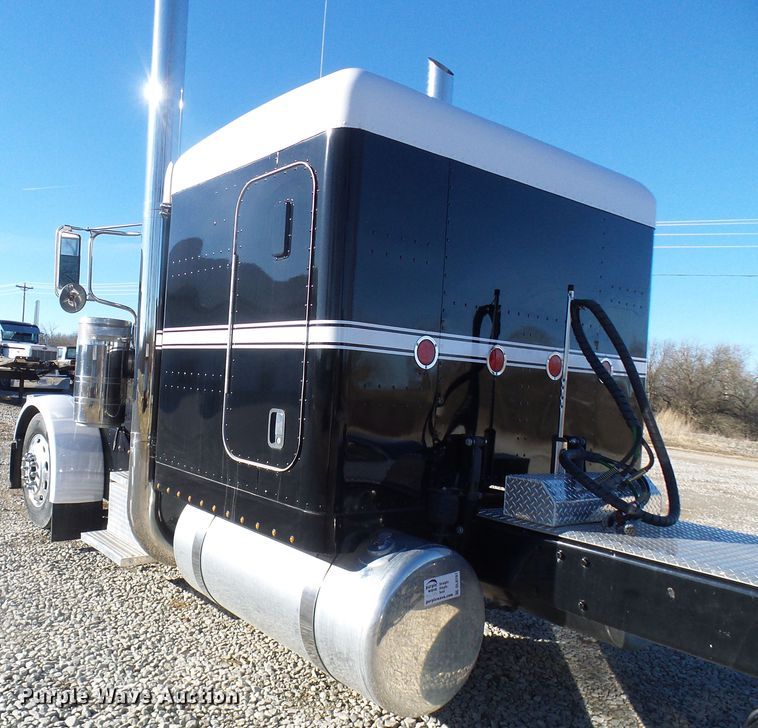 image for item DL0797 2005 Peterbilt 379  semi truck