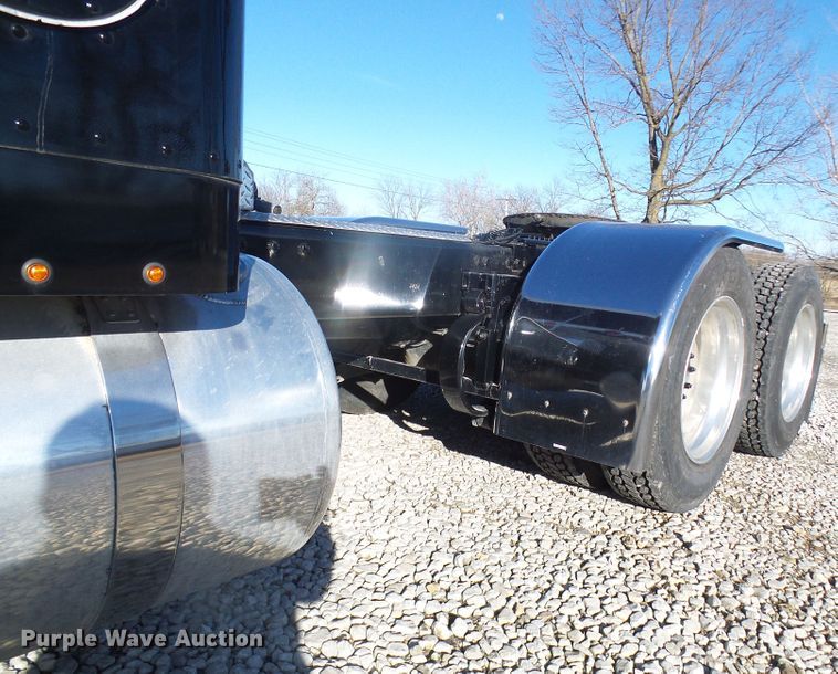 image for item DL0797 2005 Peterbilt 379  semi truck
