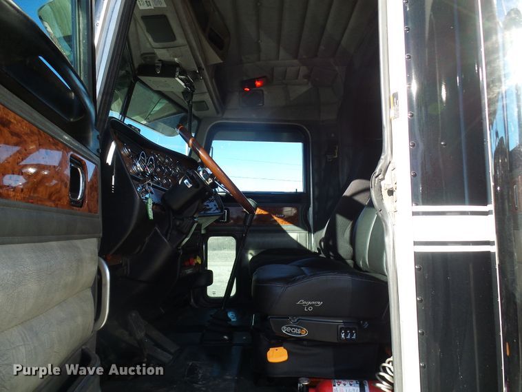 image for item DL0797 2005 Peterbilt 379  semi truck