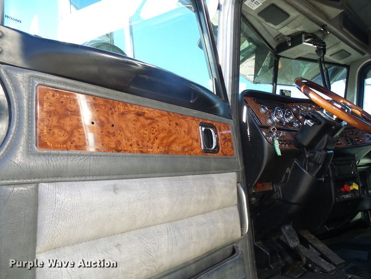 image for item DL0797 2005 Peterbilt 379  semi truck