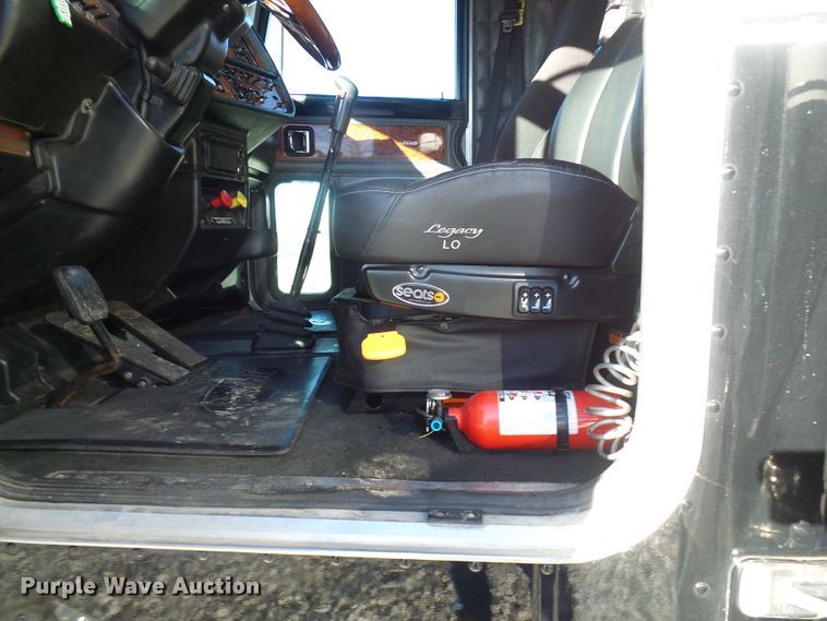 image for item DL0797 2005 Peterbilt 379  semi truck