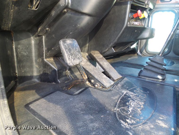 image for item DL0797 2005 Peterbilt 379  semi truck