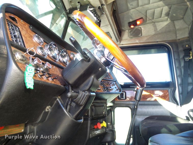 image for item DL0797 2005 Peterbilt 379  semi truck