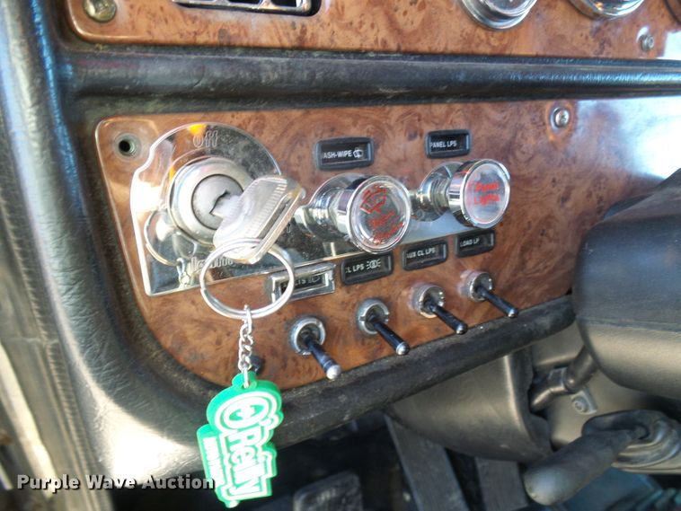 image for item DL0797 2005 Peterbilt 379  semi truck