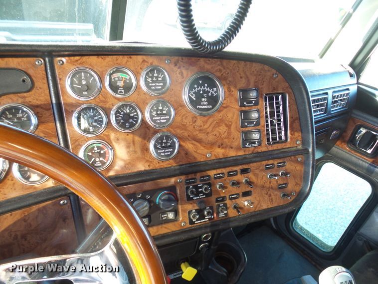 image for item DL0797 2005 Peterbilt 379  semi truck