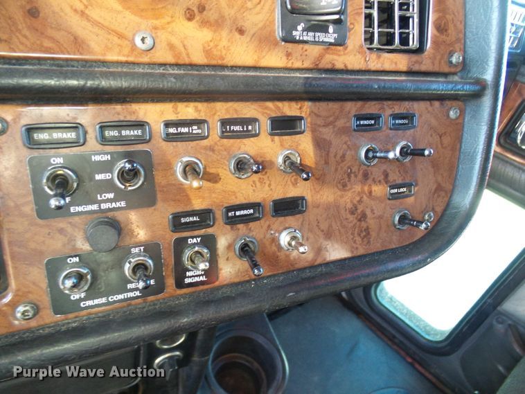 image for item DL0797 2005 Peterbilt 379  semi truck