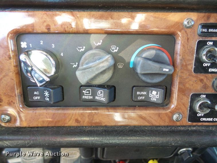 image for item DL0797 2005 Peterbilt 379  semi truck