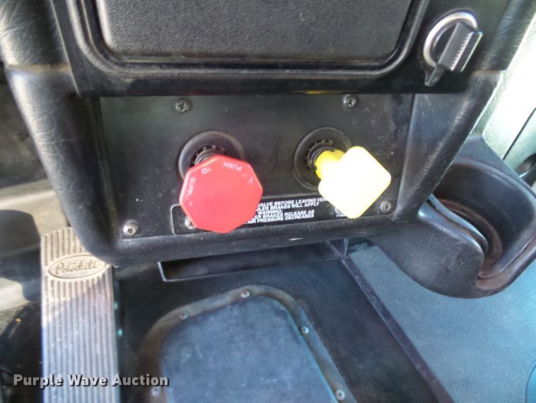 image for item DL0797 2005 Peterbilt 379  semi truck