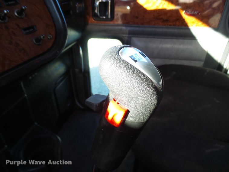 image for item DL0797 2005 Peterbilt 379  semi truck