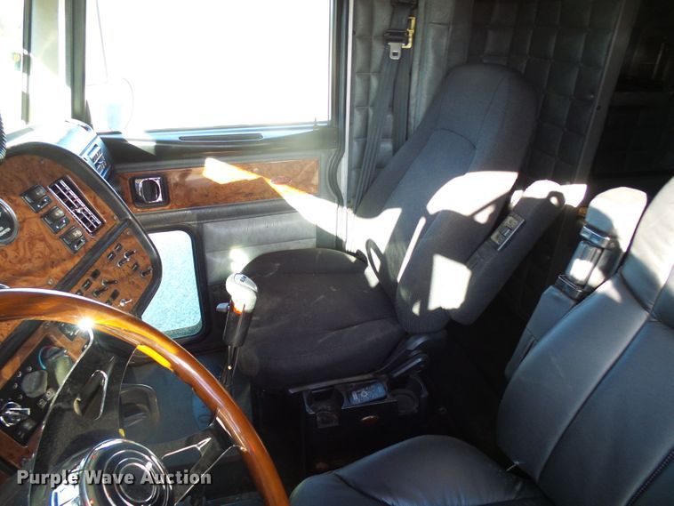 image for item DL0797 2005 Peterbilt 379  semi truck