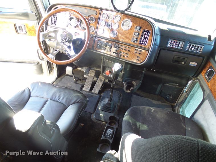 image for item DL0797 2005 Peterbilt 379  semi truck