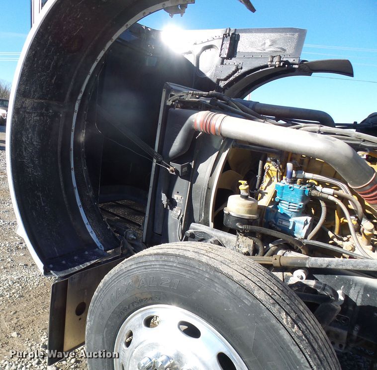 image for item DL0797 2005 Peterbilt 379  semi truck