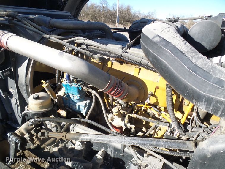 image for item DL0797 2005 Peterbilt 379  semi truck