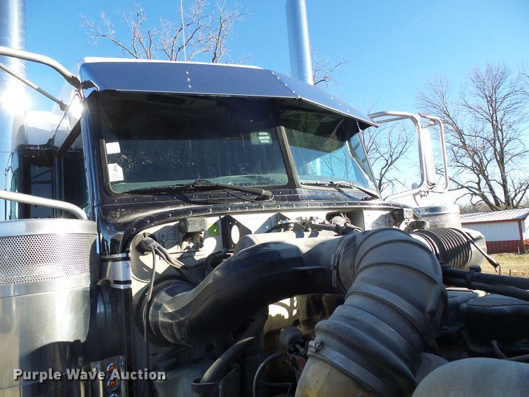 image for item DL0797 2005 Peterbilt 379  semi truck