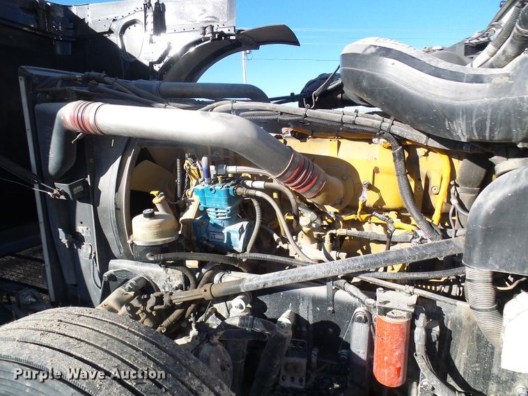 image for item DL0797 2005 Peterbilt 379  semi truck