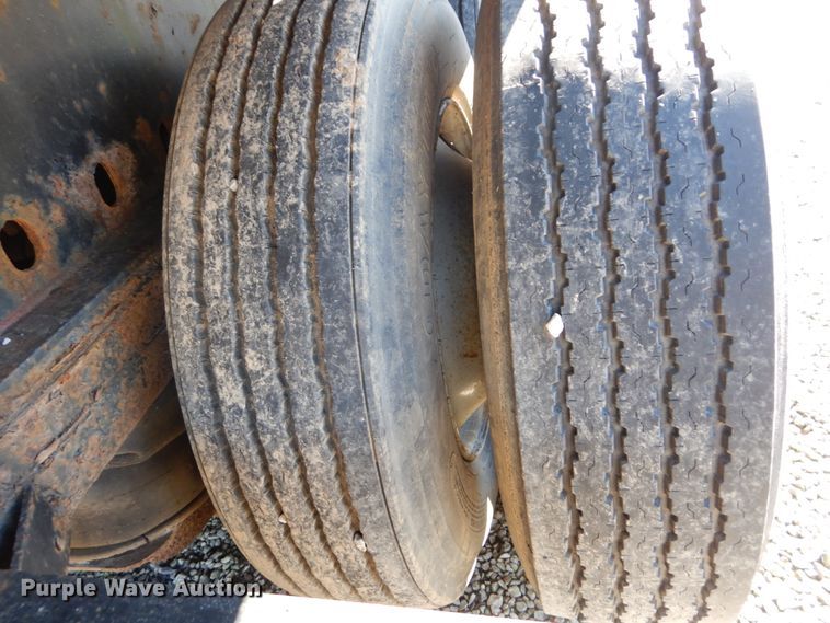 image for item GT9549 1997 Wabash flatbed trailer