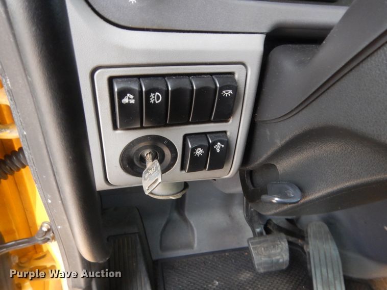 image for item HG9856 2017 Peterbilt 579  semi truck