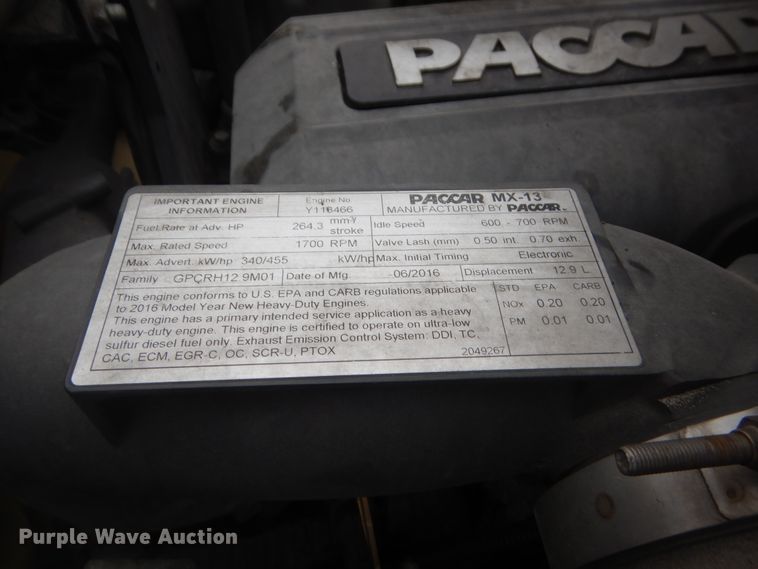 image for item HG9856 2017 Peterbilt 579  semi truck