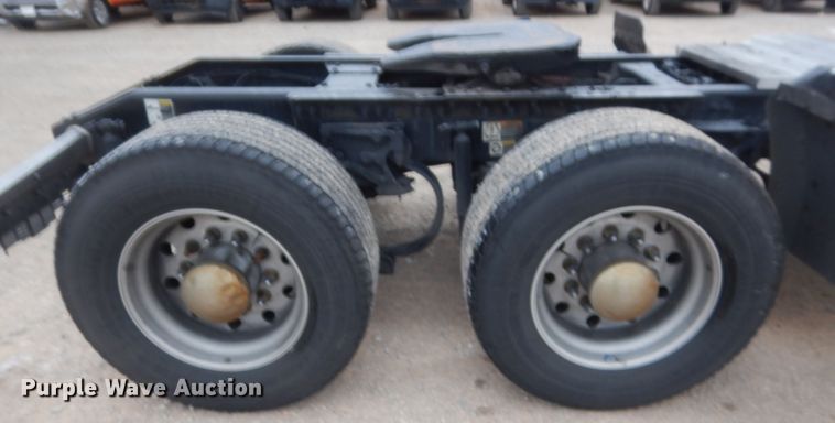 image for item HG9856 2017 Peterbilt 579  semi truck