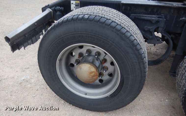 image for item HG9856 2017 Peterbilt 579  semi truck