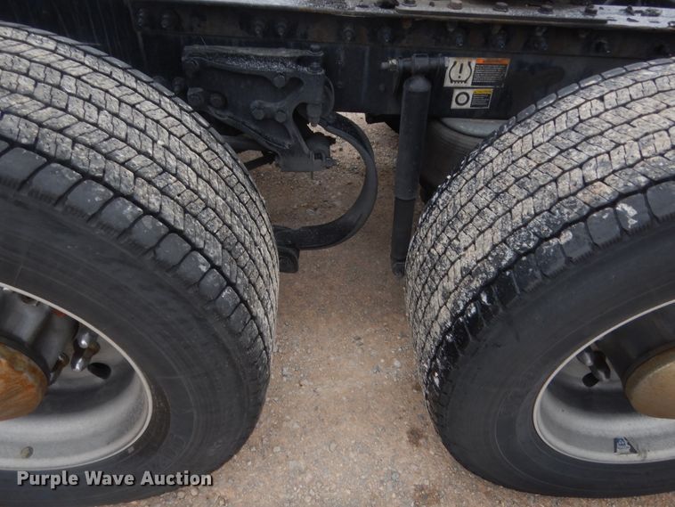 image for item HG9856 2017 Peterbilt 579  semi truck