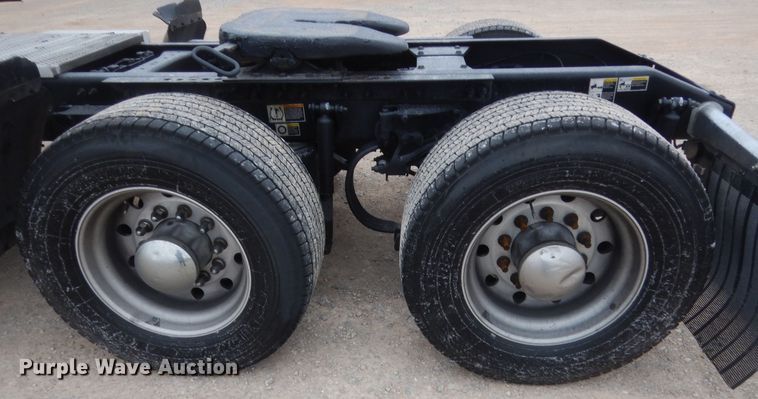 image for item HG9856 2017 Peterbilt 579  semi truck