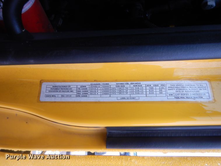 image for item HG9856 2017 Peterbilt 579  semi truck