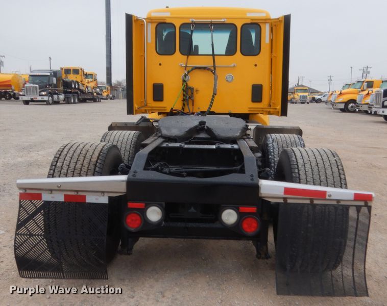 image for item HG9857 2017 Peterbilt 579  semi truck