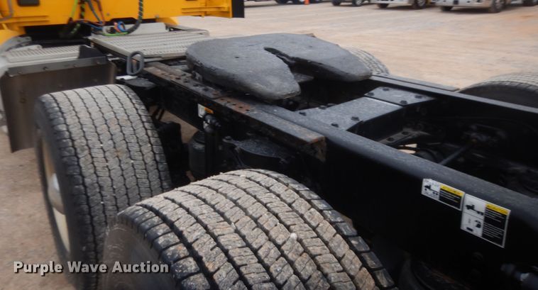 image for item HG9857 2017 Peterbilt 579  semi truck