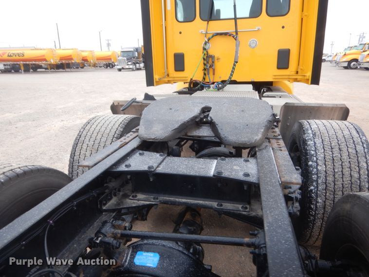 image for item HG9857 2017 Peterbilt 579  semi truck