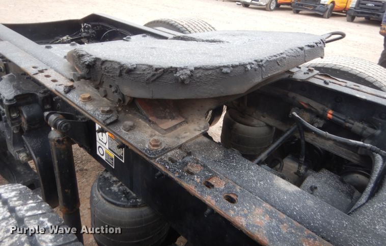 image for item HG9857 2017 Peterbilt 579  semi truck