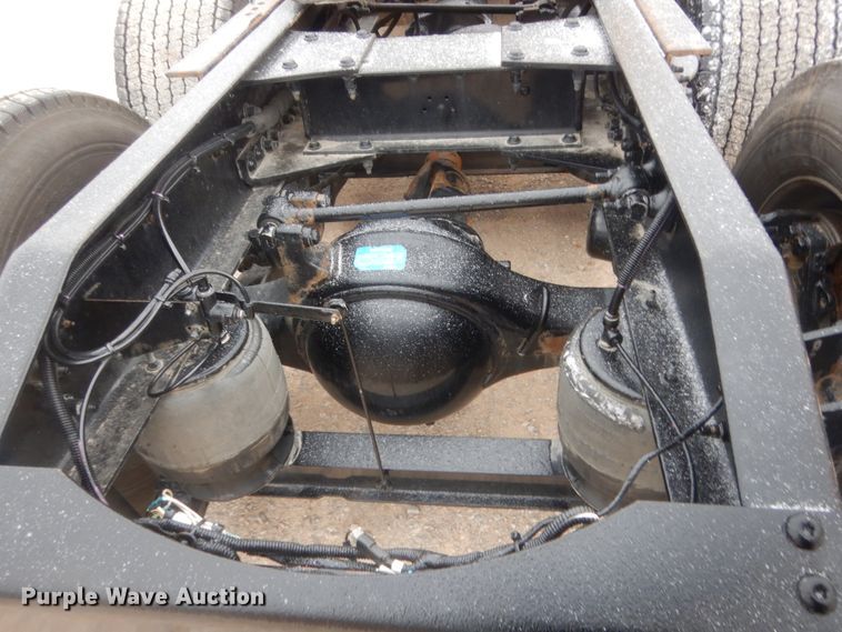 image for item HG9857 2017 Peterbilt 579  semi truck