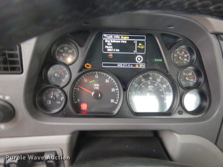 image for item HG9857 2017 Peterbilt 579  semi truck