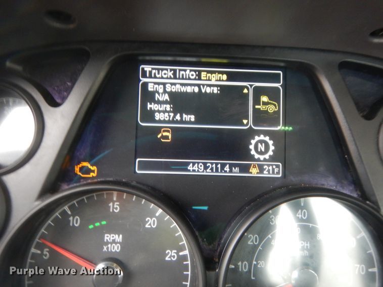 image for item HG9857 2017 Peterbilt 579  semi truck