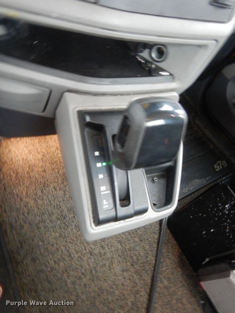 image for item HG9857 2017 Peterbilt 579  semi truck