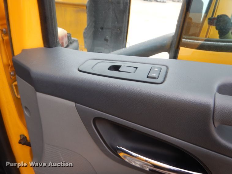 image for item HG9857 2017 Peterbilt 579  semi truck