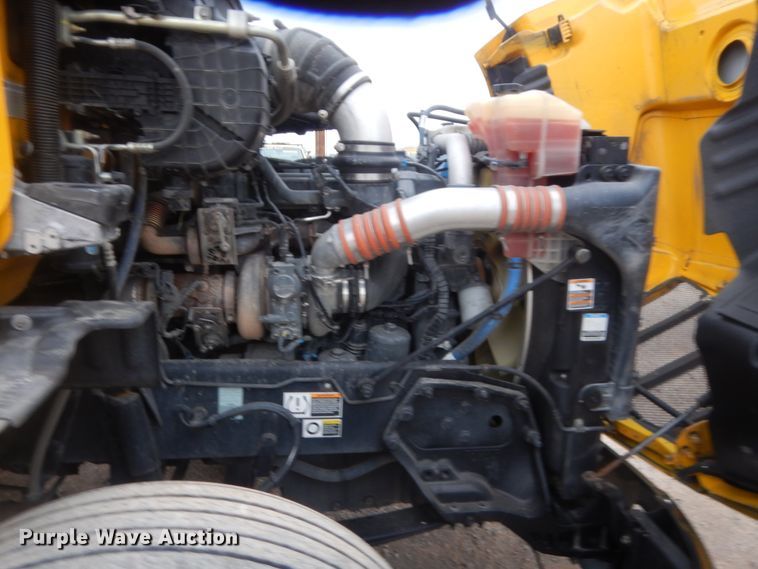 image for item HG9857 2017 Peterbilt 579  semi truck