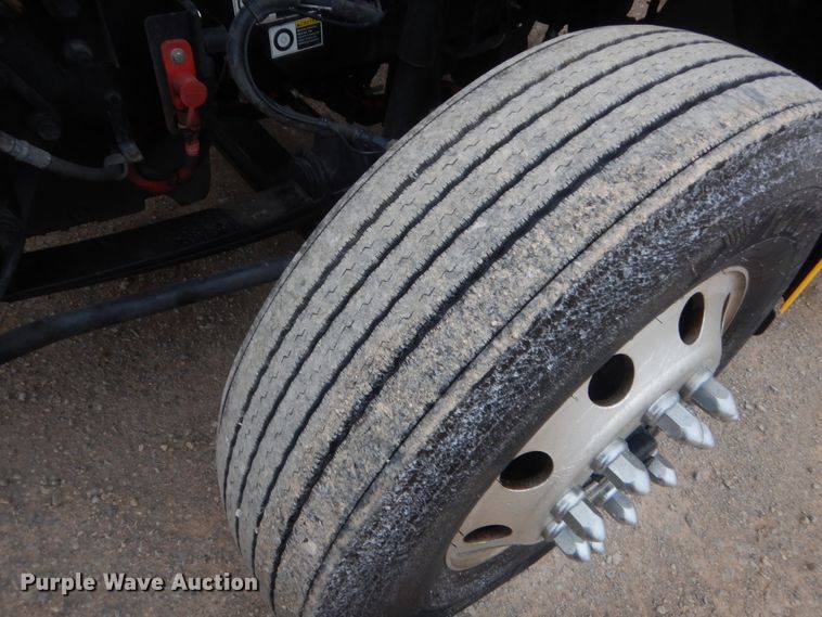 image for item HG9857 2017 Peterbilt 579  semi truck