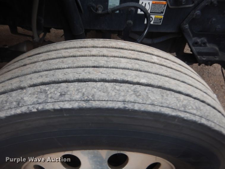 image for item HG9857 2017 Peterbilt 579  semi truck