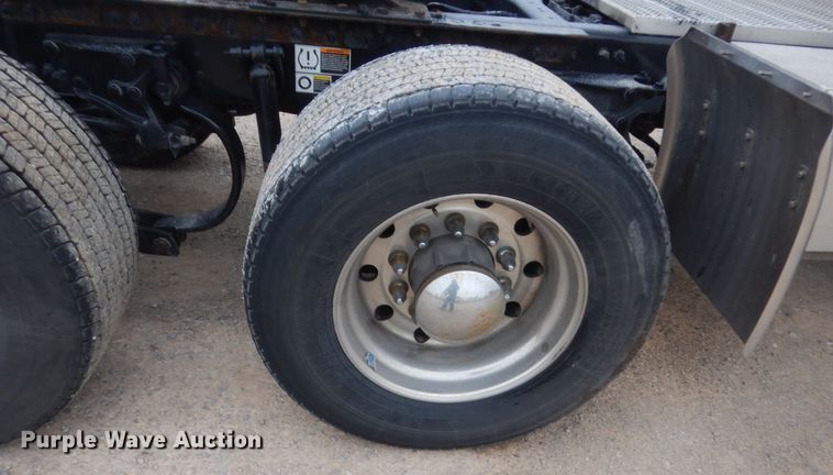 image for item HG9857 2017 Peterbilt 579  semi truck