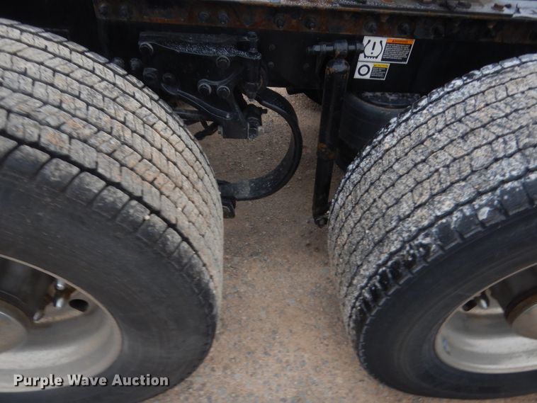 image for item HG9857 2017 Peterbilt 579  semi truck