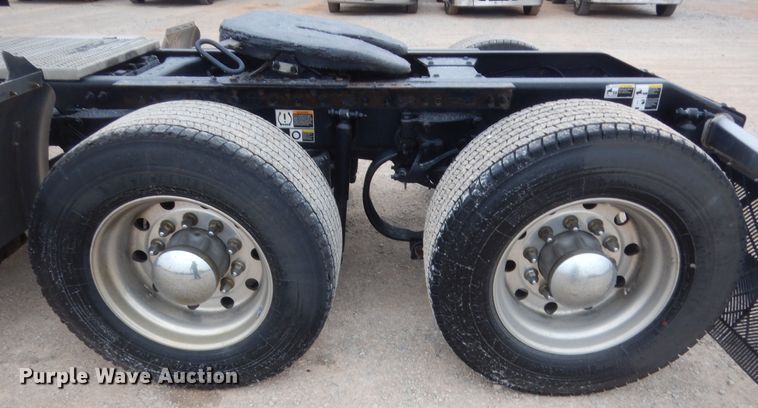 image for item HG9857 2017 Peterbilt 579  semi truck