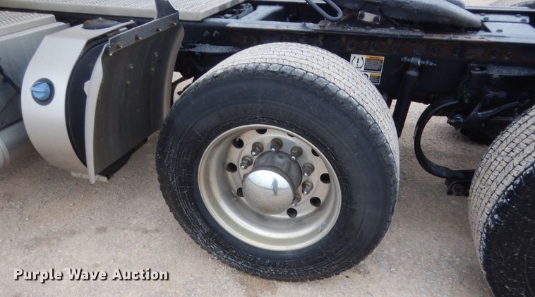 image for item HG9857 2017 Peterbilt 579  semi truck