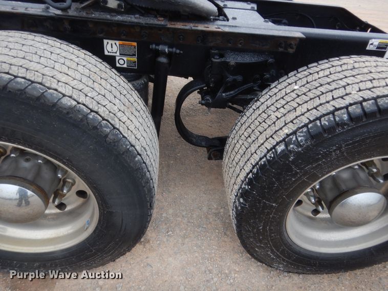 image for item HG9857 2017 Peterbilt 579  semi truck