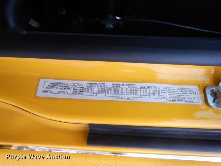 image for item HG9857 2017 Peterbilt 579  semi truck