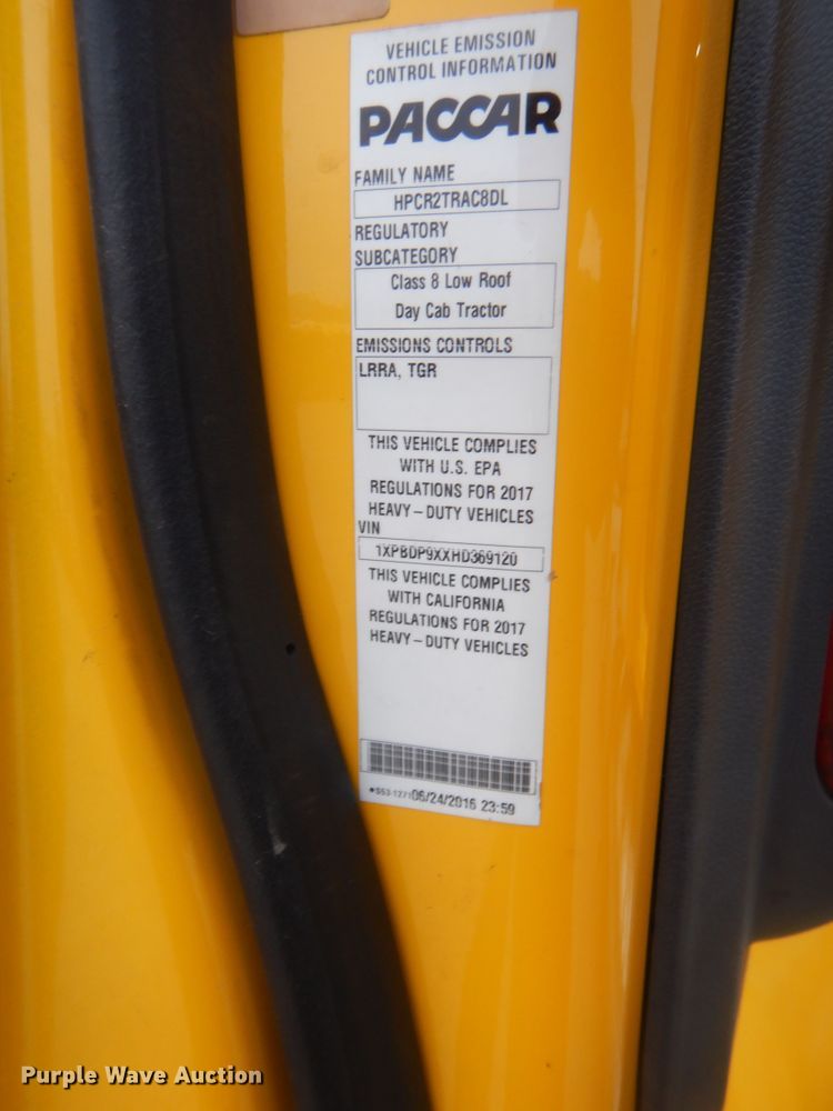 image for item HG9857 2017 Peterbilt 579  semi truck