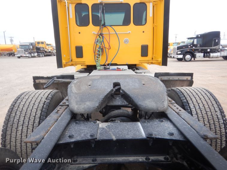 image for item HG9858 2017 Peterbilt 579  semi truck