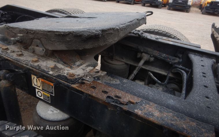 image for item HG9858 2017 Peterbilt 579  semi truck