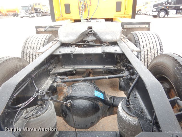 image for item HG9858 2017 Peterbilt 579  semi truck